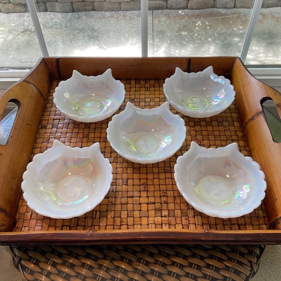 Vintage Iridescent White Milk Glass Scalloped Shell Bowls - Picture 2 of 4